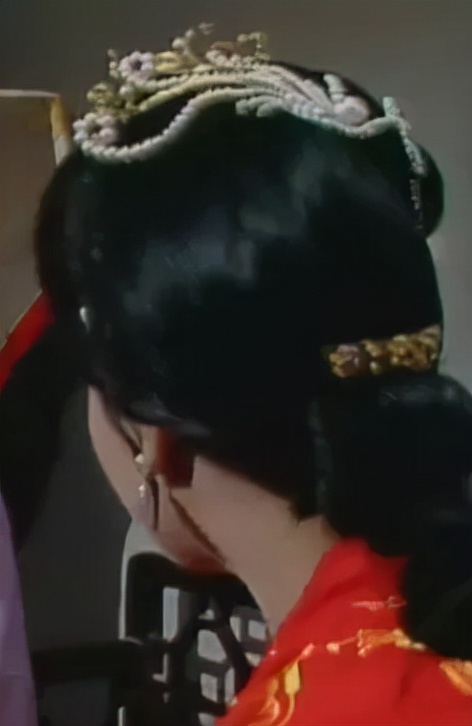 《紅樓夢》只知通靈寶玉?堪比珠寶展的大觀園,戴的珠寶大有來頭 《紅樓夢》只知通靈寶玉?堪比珠寶展的大觀園,戴的珠寶大有來頭