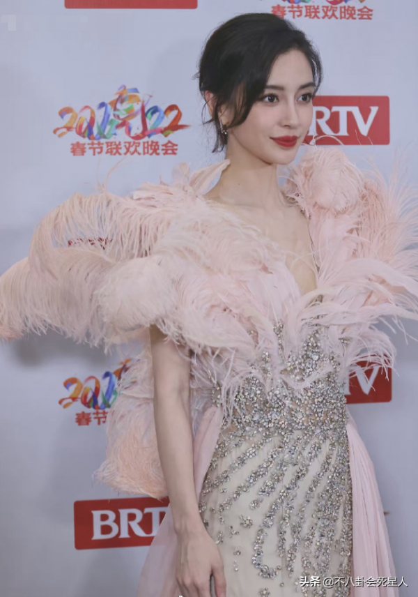 北京春晚路透曝光：baby發糖葫蘆，李沁扮花仙子，王鷗異域風