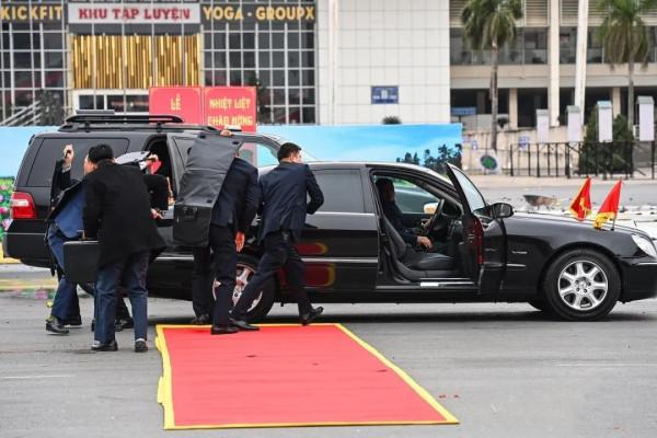 神秘的越南領導人保鏢曝光 用捷克武器“公文包盾牌”是最重要裝備