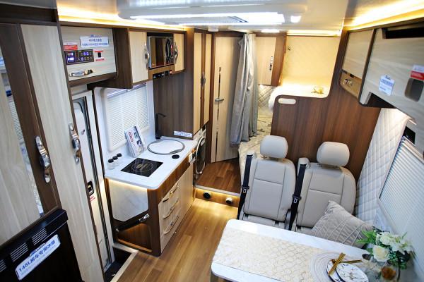 48V能源供給/初代網紅平頭卡車 法美瑞海角7號全系房車震撼亮相 48V能源供給/初代網紅平頭卡車 法美瑞海角7號全系房車震撼亮相