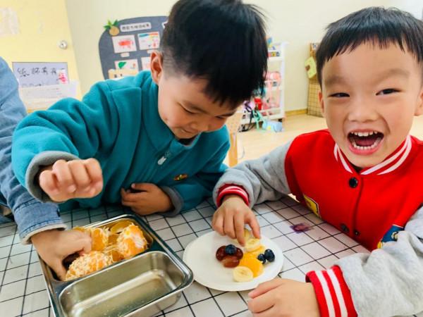 溫暖袁幼(小江):水果拼拼樂---創享篇---記袁幼(小江)中一班家長助教活動 溫暖袁幼(小江):水果拼拼樂---創享篇---記袁幼(小江)中一班家長助教活動