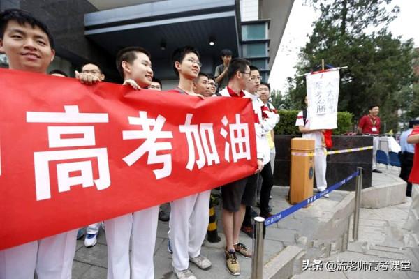 高考460分考上二本院校，入學半年要退學復讀，父母無奈只好答應