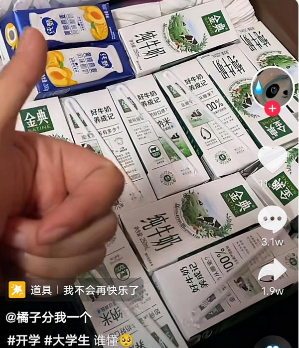 女大學生返校行李箱裝滿&OpenCurlyDoubleQuote;小秘密&rdquo;，引發網友共鳴，堪稱人間真實