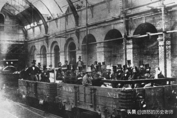 珍貴老照片：登基的希特勒、表演千手觀音計程車兵、一拳ko的阿里