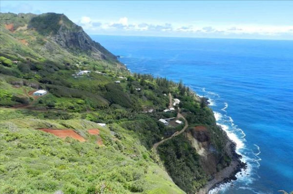 9個英國兵叛逃孤島，聯合土著女人消滅土著男人，孕育出罪惡習俗