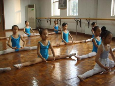 “潑冷水式”的教育有多可怕?孩子自卑,可能因為父母常說這些話 “潑冷水式”的教育有多可怕?孩子自卑,可能因為父母常說這些話