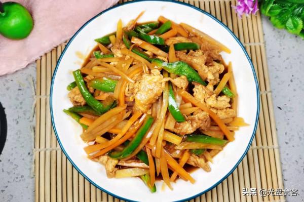 冬天，雞蛋和這三樣一起炒，營養非常全面，孩子常吃，順利過冬