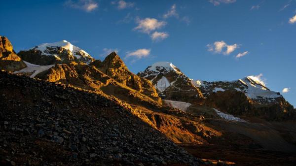 川西海拔最高最大最藍的海子——亞莫措根