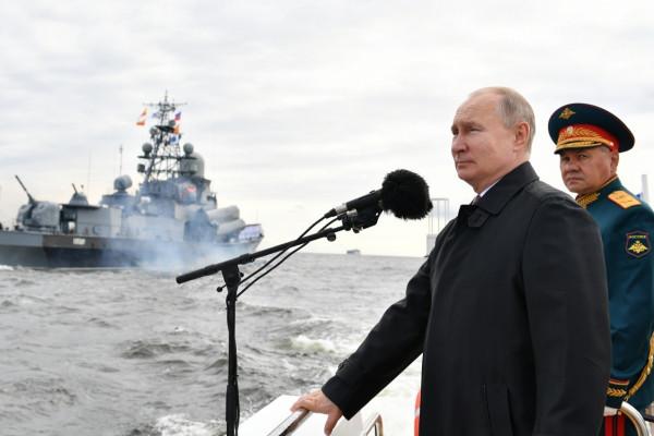 10月11日,俄軍給日本“下馬威”;美核機密遭出賣;特朗普又造謠 10月11日,俄軍給日本“下馬威”;美核機密遭出賣;特朗普又造謠