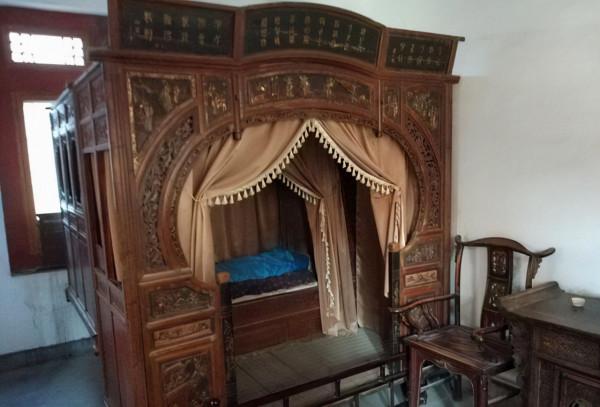 河南一鉅富豪宅火了，主人曾為各處景觀命名，距市區40分鐘車程