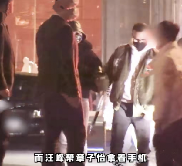 章子怡在汪峰身邊就變小女人！穿基礎裝氣質照樣出眾，比心太可愛