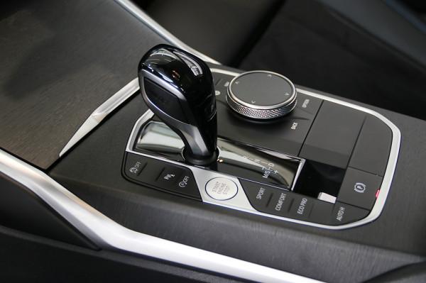 寶馬4系四門轎跑車實拍：外形動感拉風，實用性還不錯