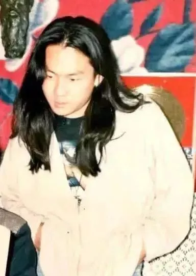 &OpenCurlyDoubleQuote;黑豹主唱&rdquo;欒樹：放棄王菲情定詠梅，相伴28年53歲無兒女也幸福