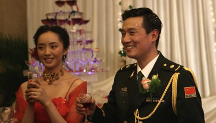 徐洪浩：一段婚姻一個孩子，娶小10歲嬌妻，孩子剛出生就參與拍戲