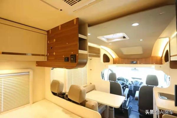 時尚經濟還好開的福特跨界旅行車！個性化設計，一家3口輕鬆生活