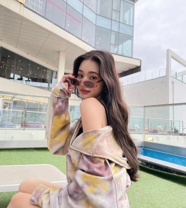 從土肥圓逆襲初戀臉，IU靠的居然是塌鼻？