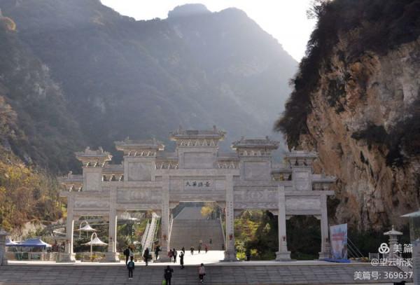 乘坐西峰索道上華山