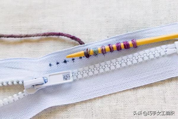 舊衣褲的拉鍊剪下來後，用鉤針戳一圈就有無數的收納