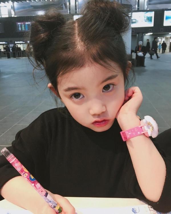 要不是她長得太可愛，觀眾也不至於不接受換演員了吧？