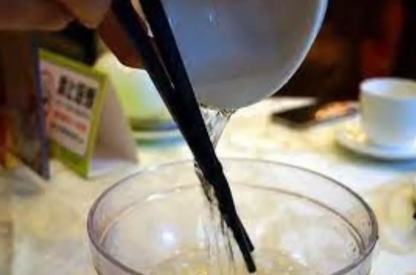 沒有東西能阻止一個廣東人飯前燙碗