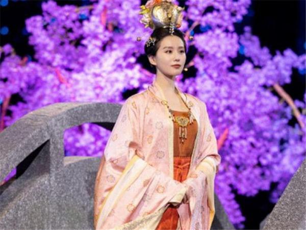 70歲張紀中曬全家福,慶祝中秋佳節,三個兒女都出席 70歲張紀中曬全家福,慶祝中秋佳節,三個兒女都出席