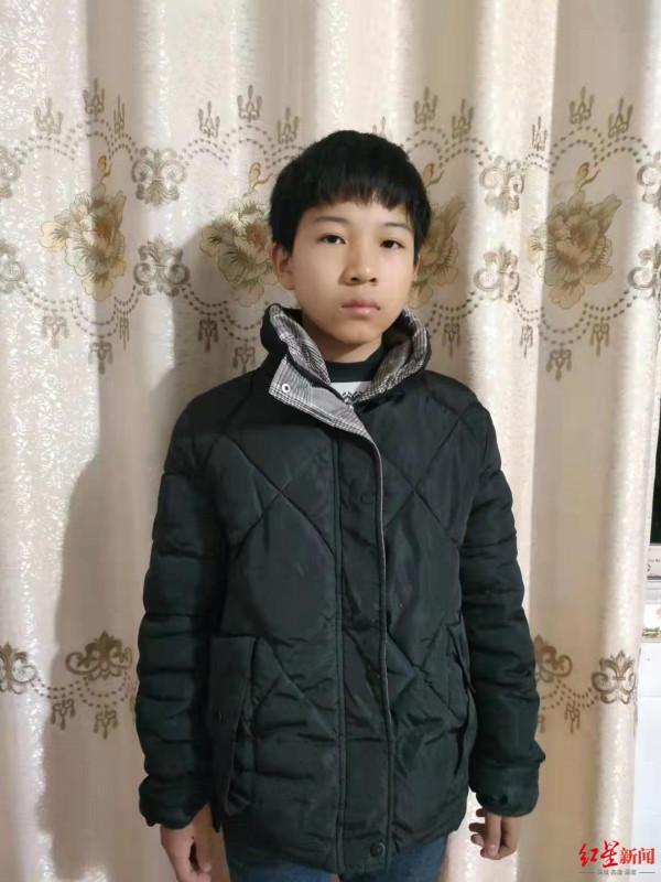 &OpenCurlyDoubleQuote;我的天才兒子？&rdquo;13歲兒子期末沒考好，父親從書包裡翻出一本手繪中草藥圖