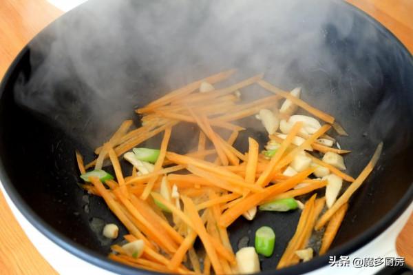 怪不得北方人這麼愛吃炒餅，實在是太簡單了，隨便炒一炒就很好吃