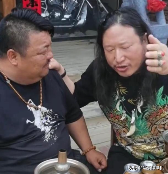 一把芹菜換一隻羊，網紅毛子哥與恩克的套路江湖