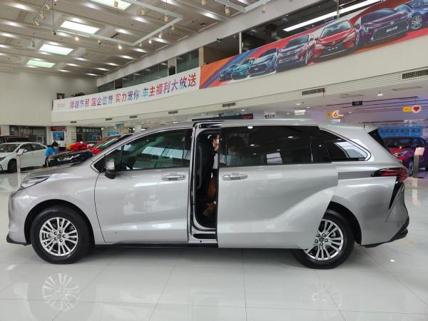 裝配特斯拉、內飾雪佛蘭,展廳比早市人還多!到店實拍豐田賽那 裝配特斯拉、內飾雪佛蘭,展廳比早市人還多!到店實拍豐田賽那