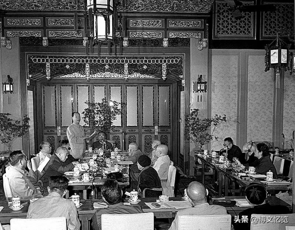 老照片：周恩來宴請被特赦的黃埔軍校學生、原國民黨高階將領