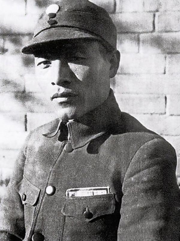 彭雪楓犧牲後,周恩來勸說其遺孀改嫁,兒子後來成上將 彭雪楓犧牲後,周恩來勸說其遺孀改嫁,兒子後來成上將