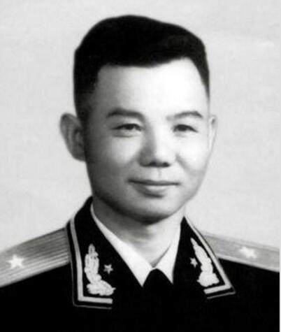 團長要與敵人同歸於盡，17歲號兵高喊：讓我指揮！後成開國少將