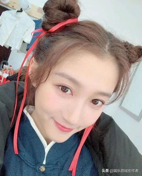 關曉彤最美的樣子不是清宮妝，也不是穿旗袍，而是化了天使妝的她