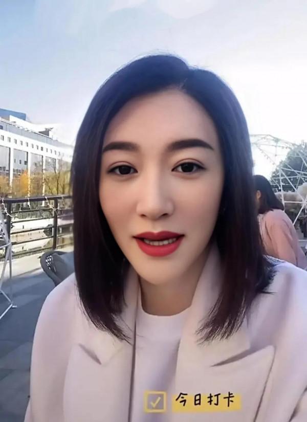 白的發光發亮的李大冉，全網你最白，哪都白