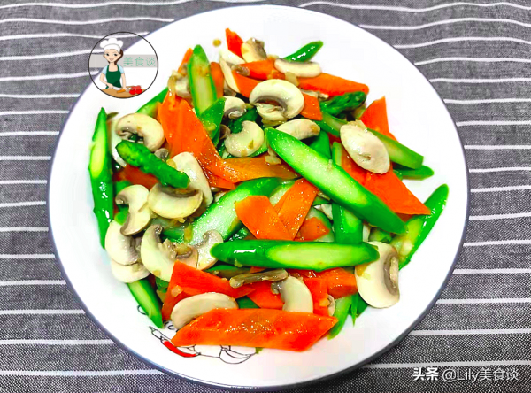 秋天，這三樣素菜一起炒，鮮美極了，不放肉也香，秋天吃它特養人