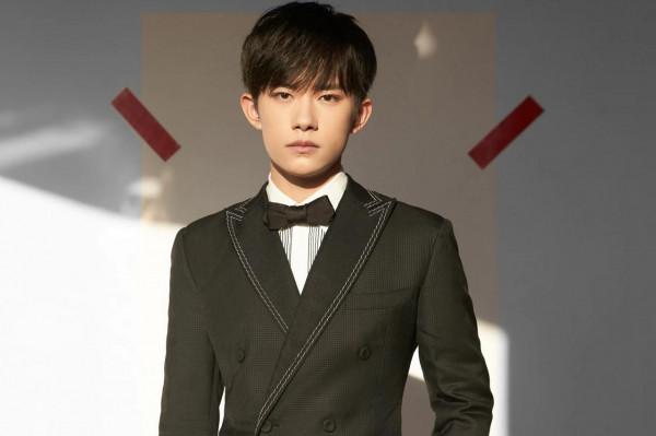 有喜歡易烊千璽的嗎？小小的少年已經成年長大了呢