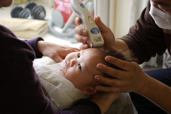 一歲前孩子“頭”等大事：胎毛，頭型，囟門咋護理？爸媽要知道