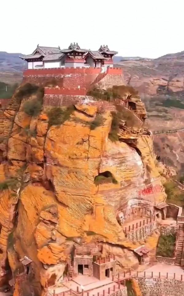 全國17個懸崖絕壁上奇觀建築,除了樂山大佛與懸空寺:你知道幾個 全國17個懸崖絕壁上奇觀建築,除了樂山大佛與懸空寺:你知道幾個