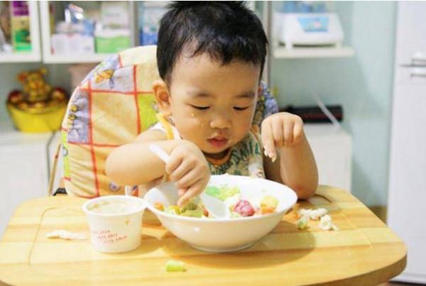 娃多大可以吃“大人飯菜”?兒科醫生:寶寶這樣餵養,更健康 娃多大可以吃“大人飯菜”?兒科醫生:寶寶這樣餵養,更健康