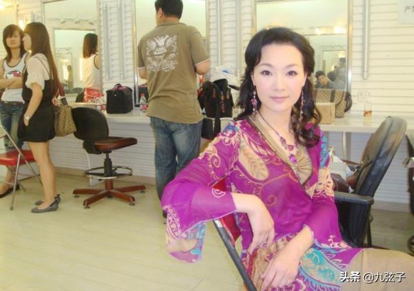 “小宋祖英”呂薇：與父母不為人知的“戰爭”，50歲依然單身