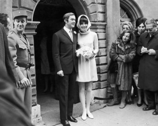 紀梵希有多愛赫本？26歲初見，42年沒名沒分，他一生未娶守護到老