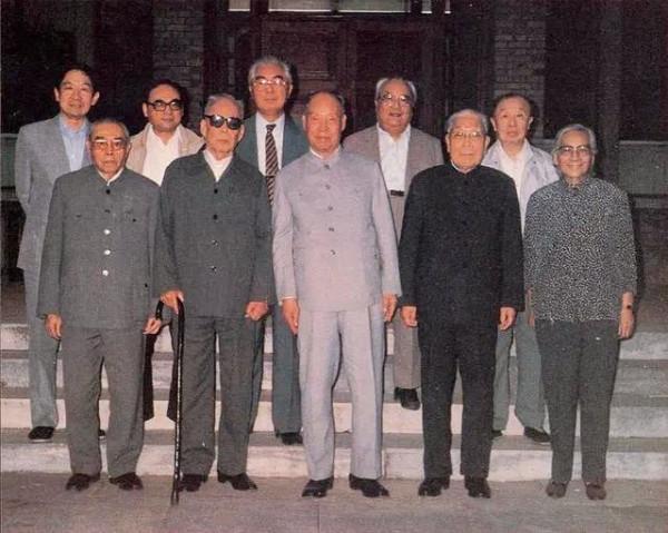 1955年授銜時，負責宣讀10大元帥名單的人，自己卻沒軍銜