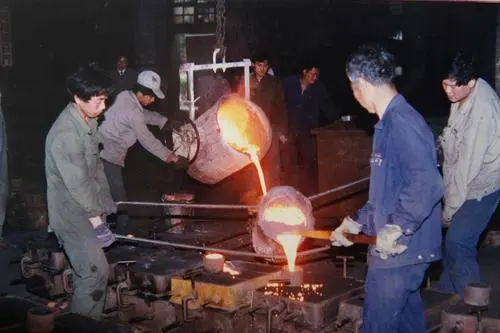 中國把美國擠下全球製造業出口第一的寶座，美國人：崛起的巨人