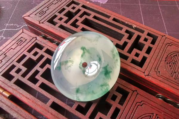 翡翠-平安扣為何廣受歡迎,經久不衰? 翡翠-平安扣為何廣受歡迎,經久不衰?