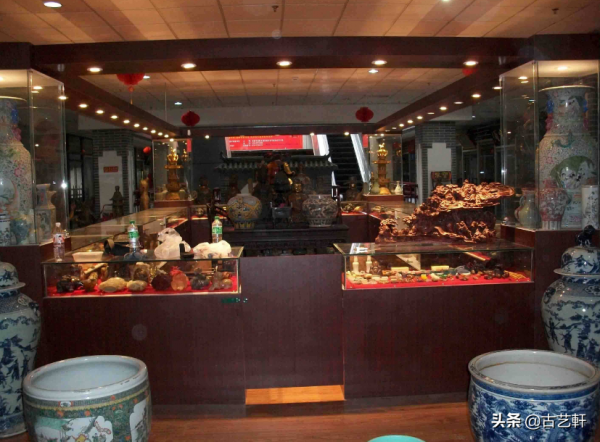 日本古玩市場Gudong Street in Qingshan 日本古玩市場Gudong Street in Qingshan