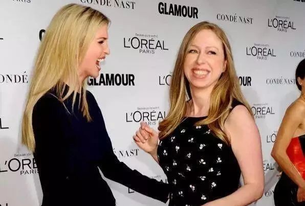 2018年老布什葬禮：希拉里無視特朗普，小布什再次給米歇爾遞糖