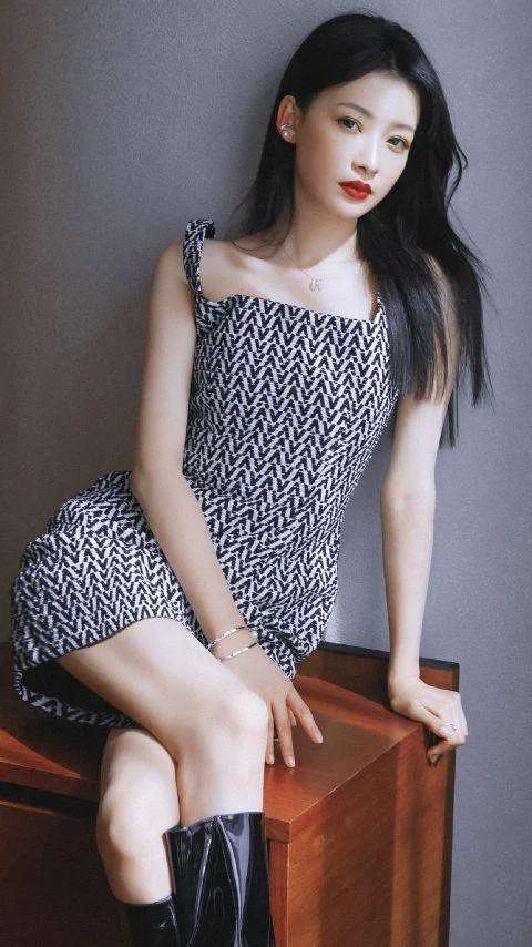 最新寫真集第三期：孫怡