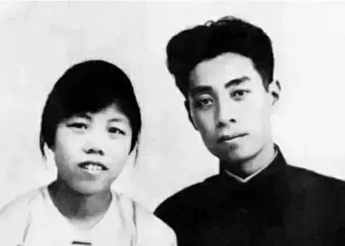 1976年1月8日，敬愛的周總理與世長辭，他一生為國為民，鞠躬盡瘁