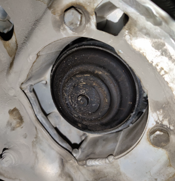 朋友嘴裡的偽豪車，32萬買輛18年的寶馬5系，回家過年頂用嗎？