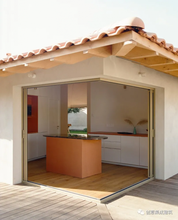 無牆角之家：一對剛退休的夫妻純為舒適建的房子